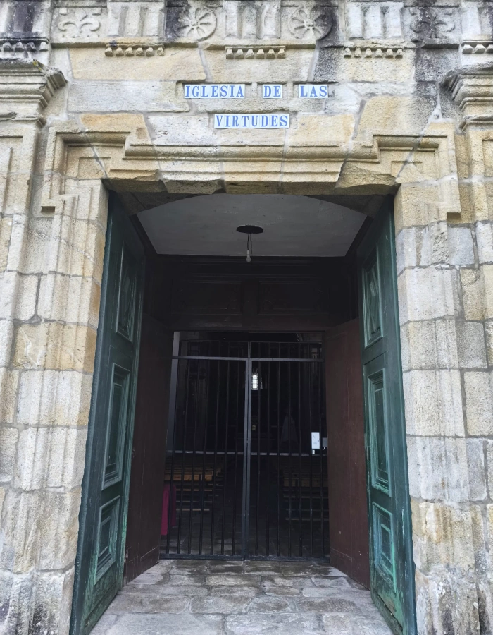 Puerta de la Capilla de las Virtudes